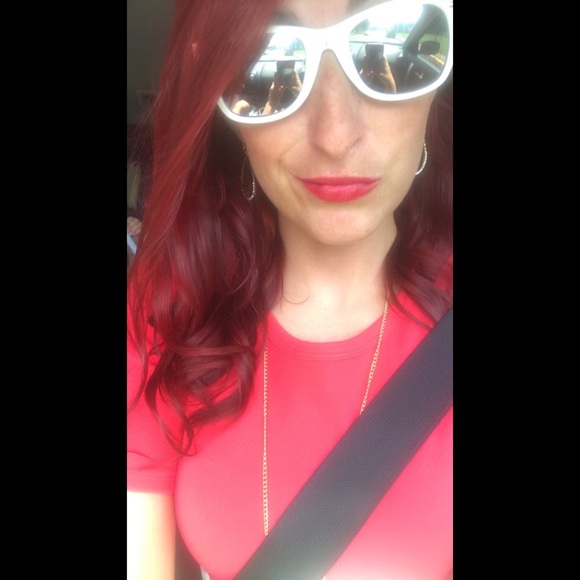 Meet your Posher, Danielle - Picture 1 of 1