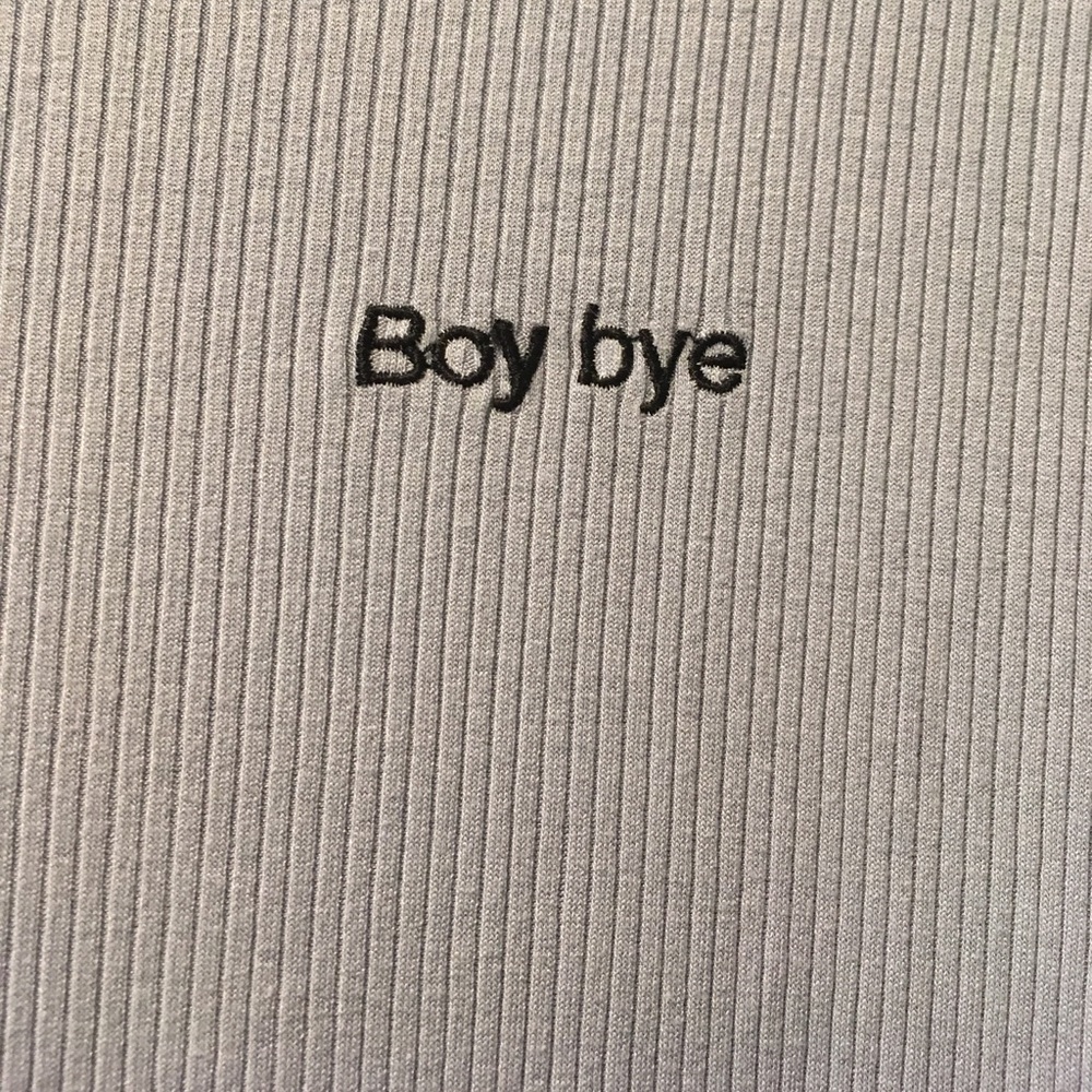 Cute tee ๐ - Picture 2 of 2