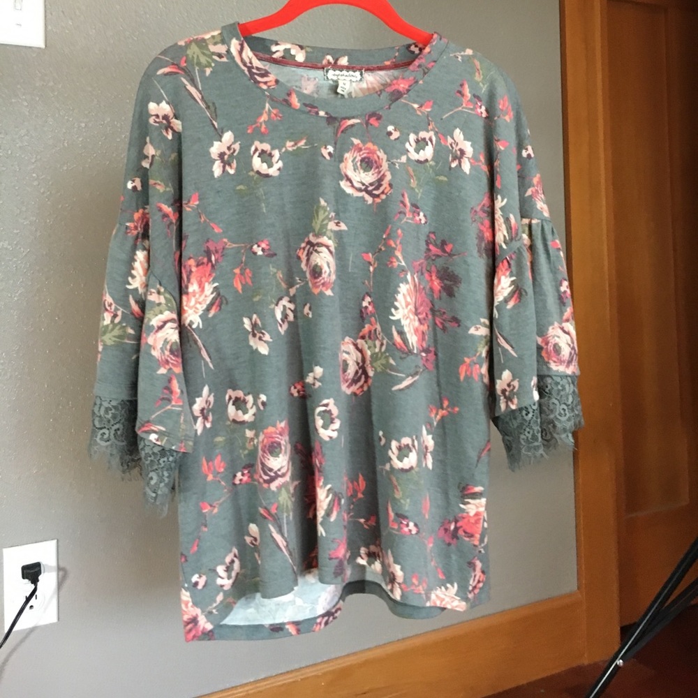 NWT - Lace floral top