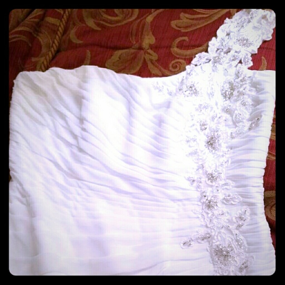 Wedding Gown - Picture 1 of 2