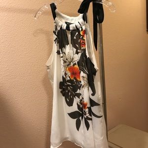 WHBM Sleeveless top -L