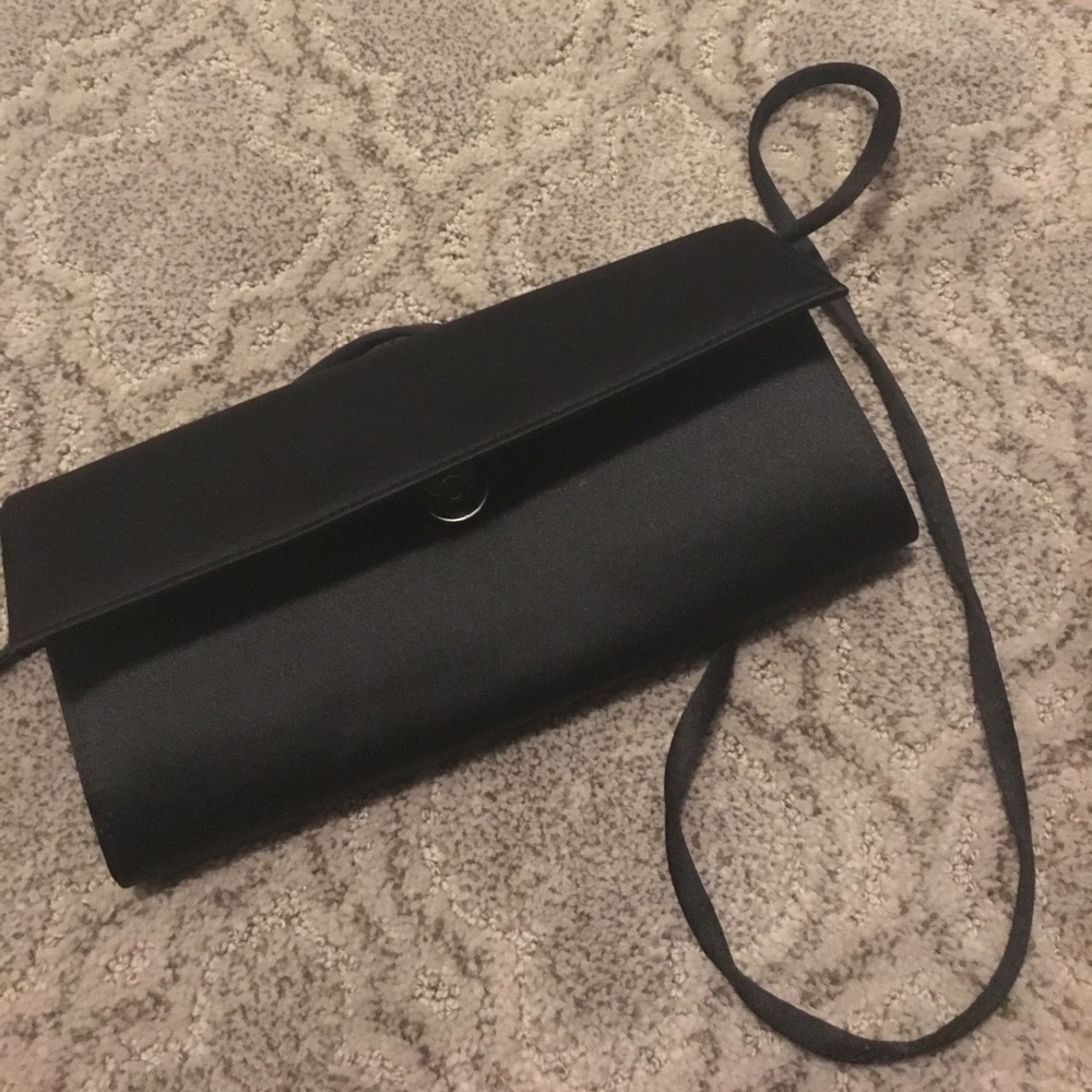 Black clutch