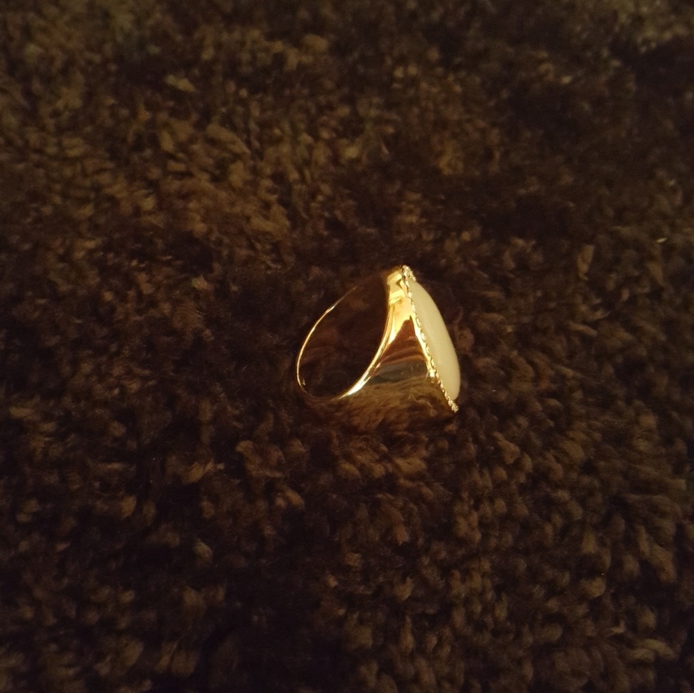 Ring - Picture 3 of 4