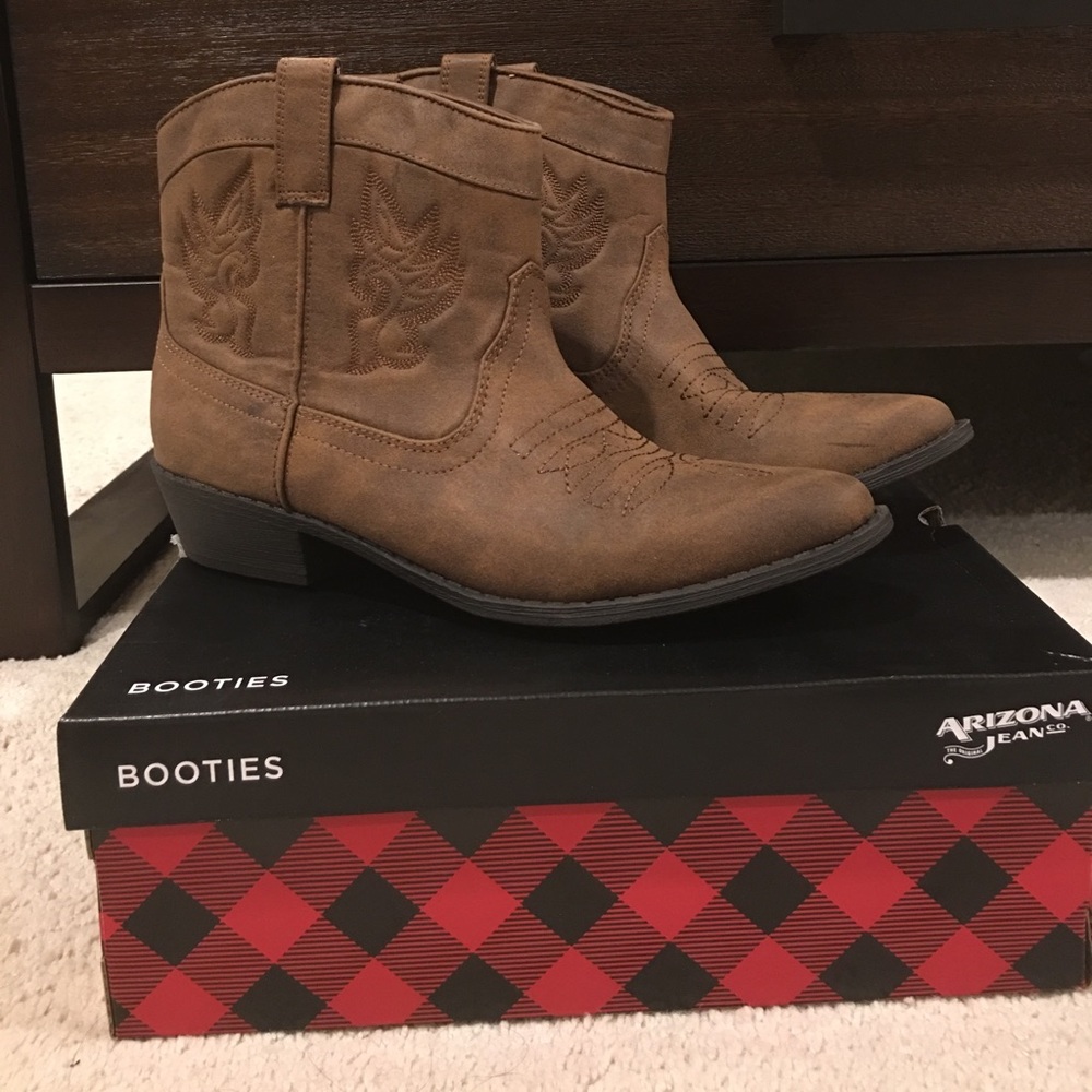 Short cowboy boots / booties brown
