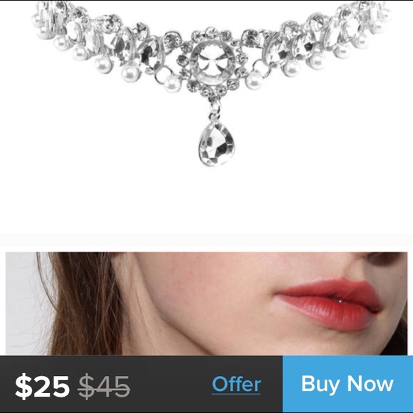 Beautiful Crystal Necklace - Picture 4 of 4