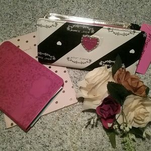 ❣NWT❣Betsey Johnson B/W Striped Wallet