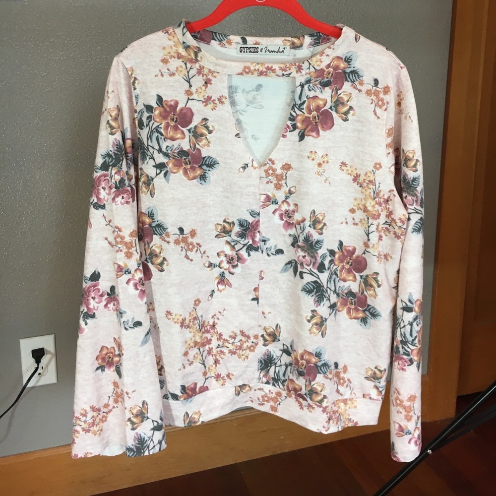NWOT - keyhole sweater top