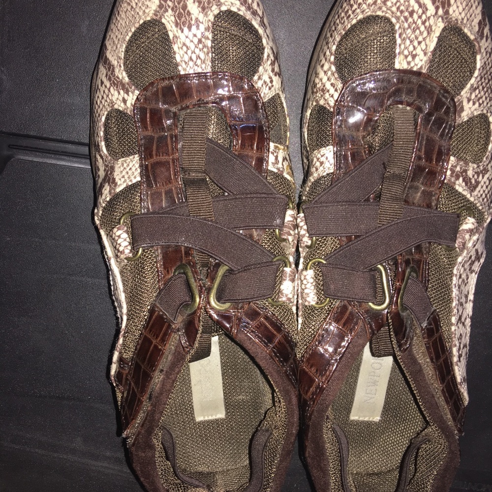 Newport News lizard sneakers size 9.5