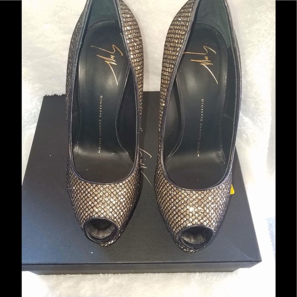 Giuseppe Zanotti Sharon Glittery Peep Toe Pumps - Picture 3 of 8