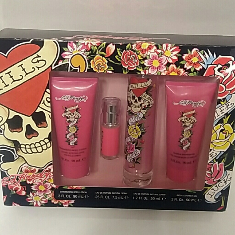 ****SOLD****     Ed Hardy perfume set