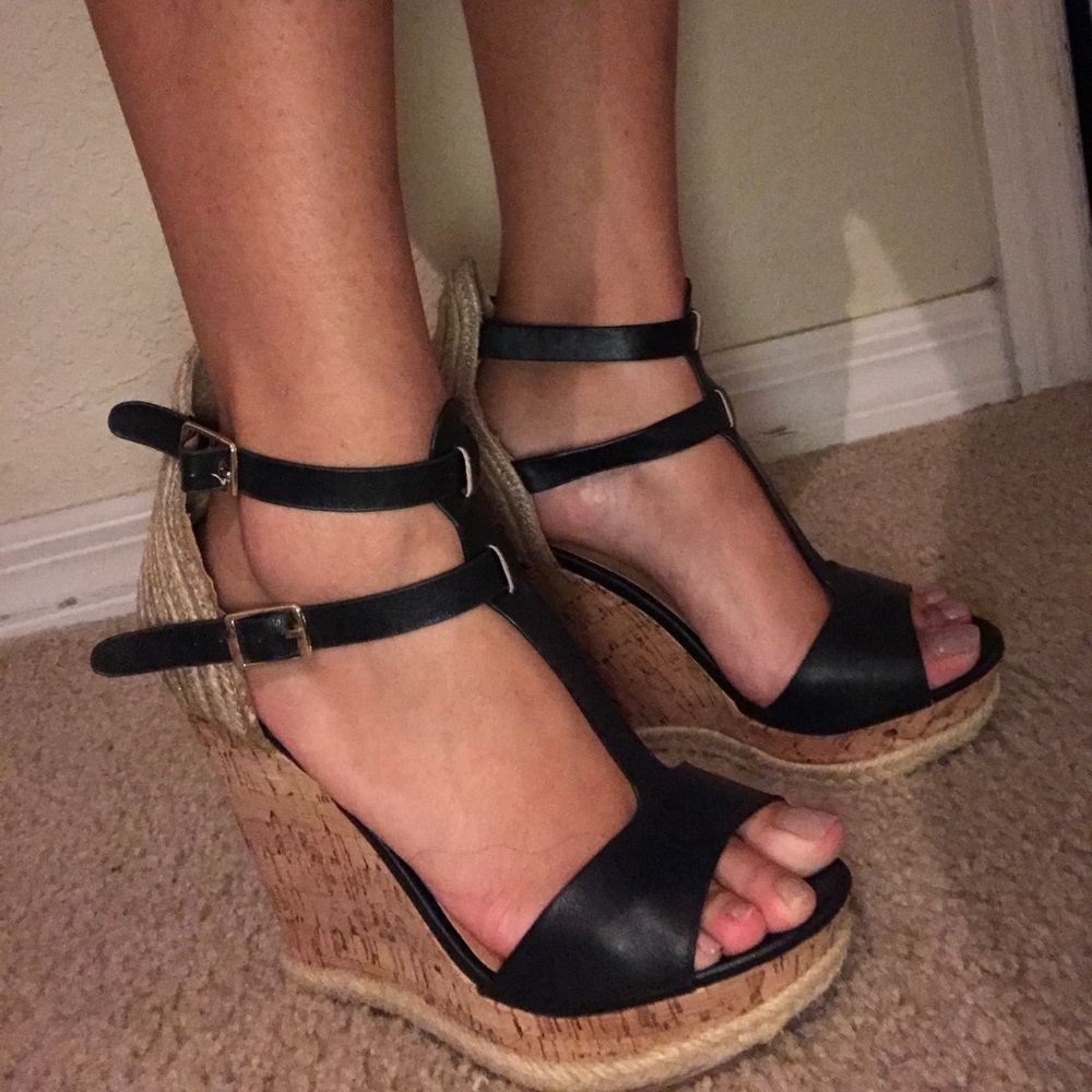 Cork strapping wedge