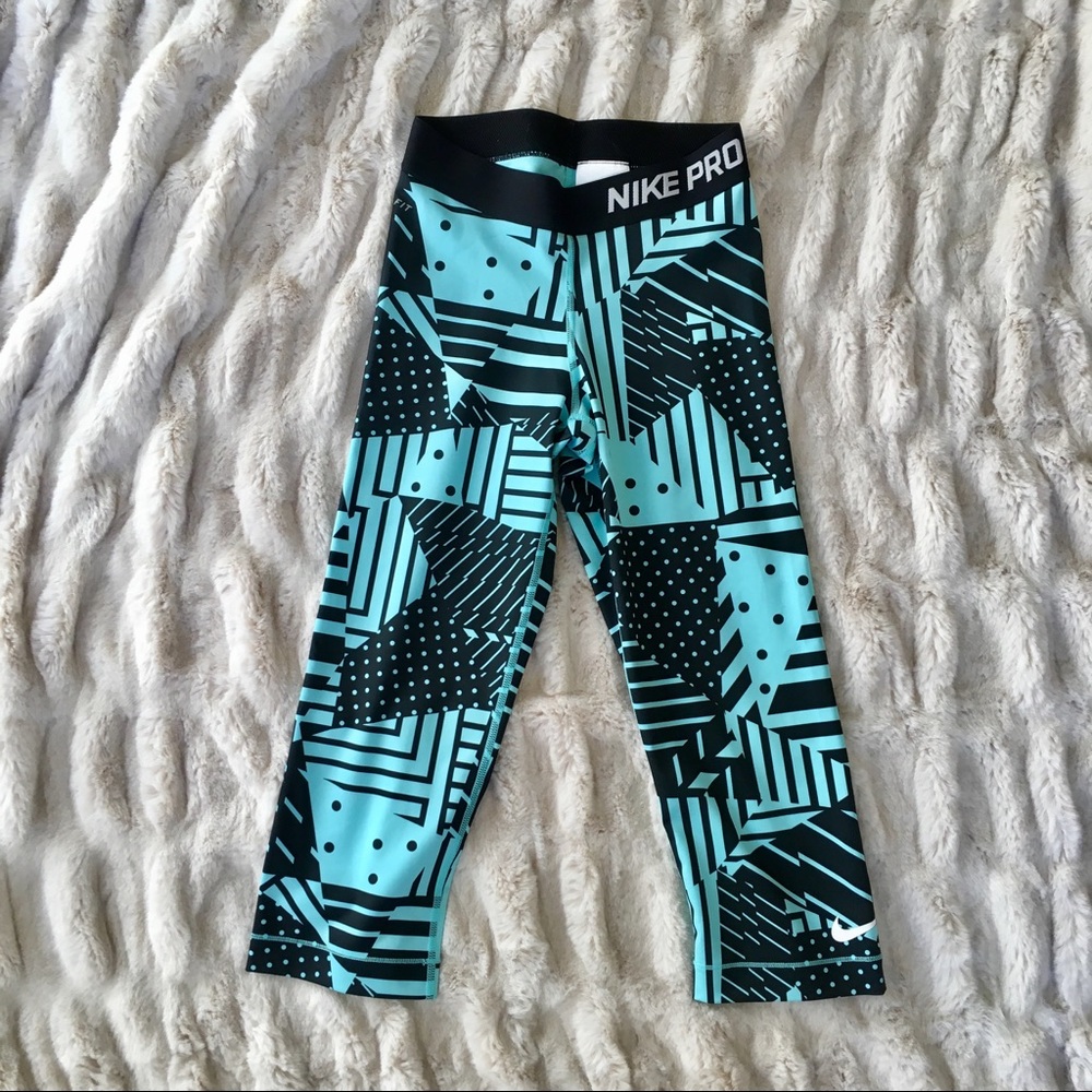 Patterned Nike Pro Capri