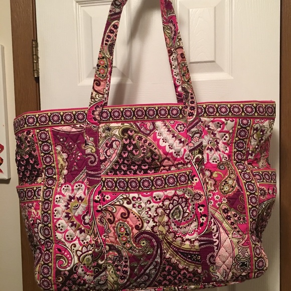 Vera Bradley Handbags - Beach Bag or everything bag🤗