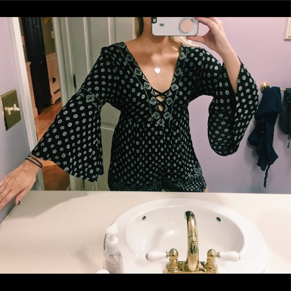 Beautiful flowy romper - Picture 2 of 3