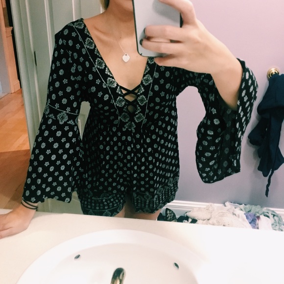 Beautiful flowy romper - Picture 3 of 3