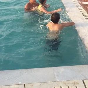 Meet your Posher, Tahan