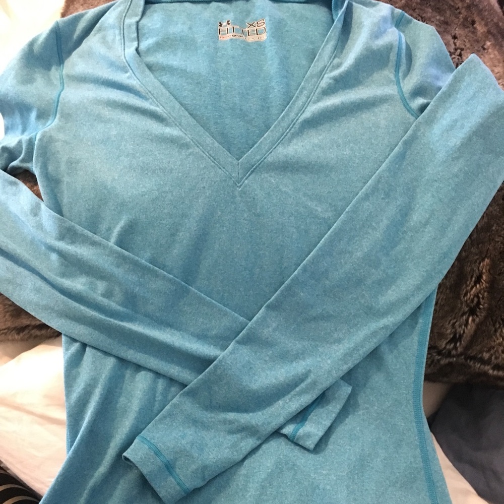 NWOT under armour long sleeve 🎽