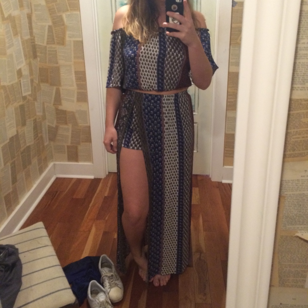Boho off the shoulder top w/ split side maxi skirt