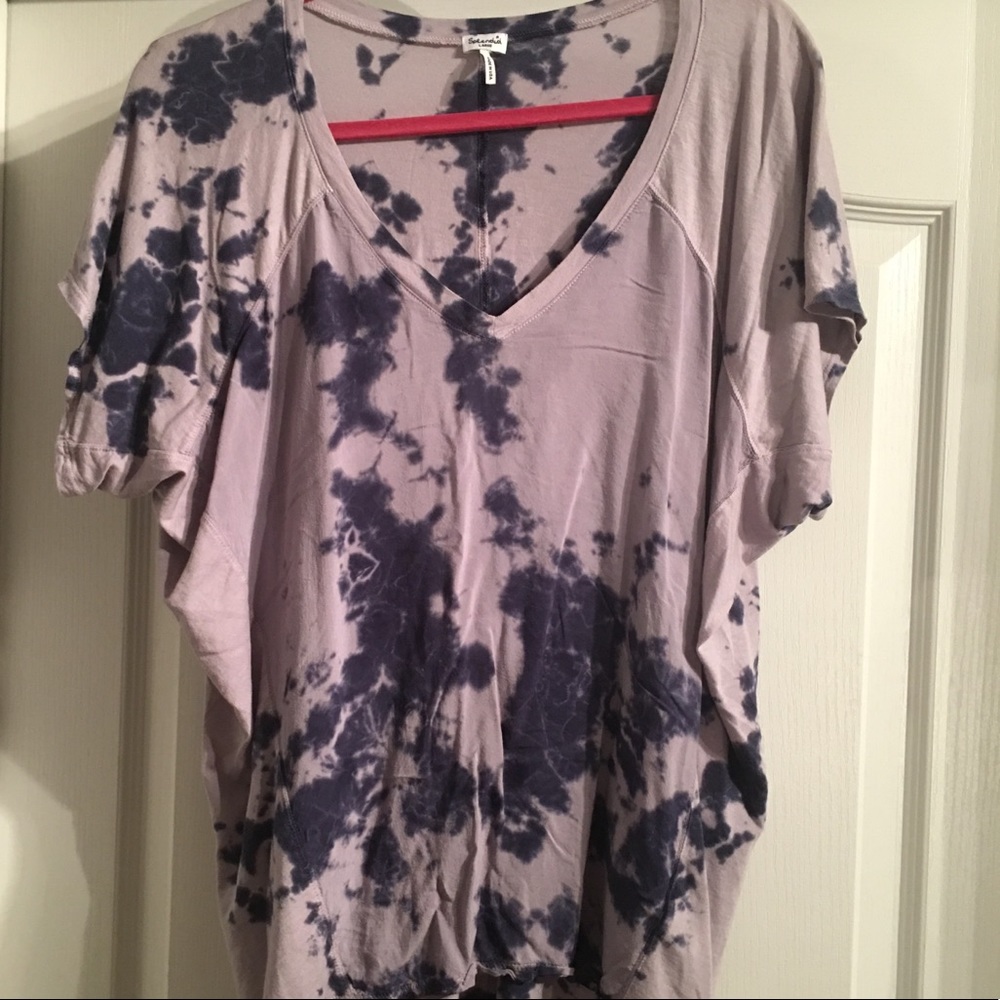 Splendid V neck tie-died top size Large