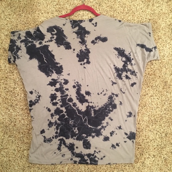 Splendid V neck tie-died top size Large - Picture 3 of 4