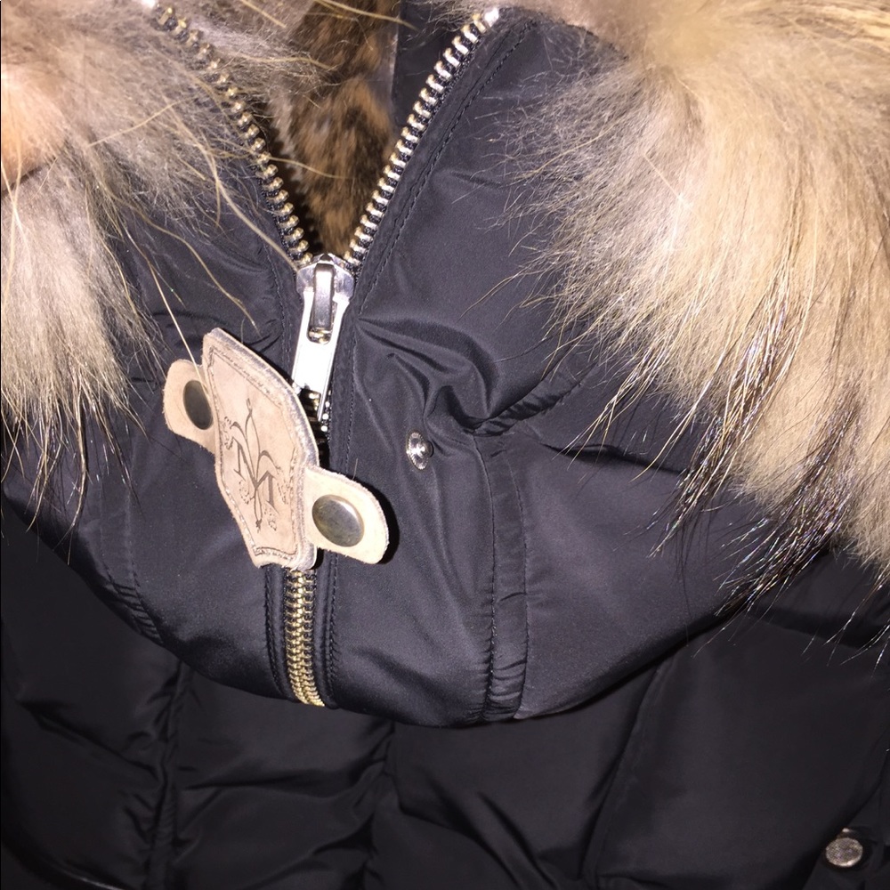 Black hooded fur trim puffer jacket