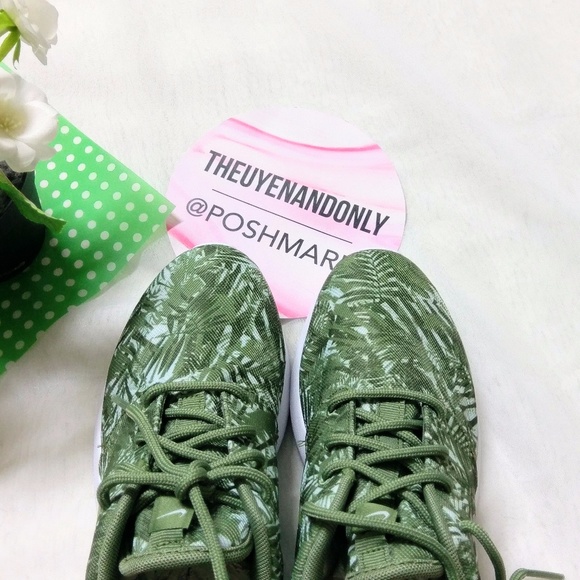 🎉HOST PICK 💠NEW Nike Roshe Tropical Print - Picture 4 of 8