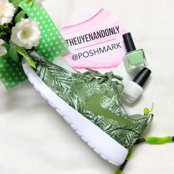 🎉HOST PICK 💠NEW Nike Roshe Tropical Print - Picture 7 of 8