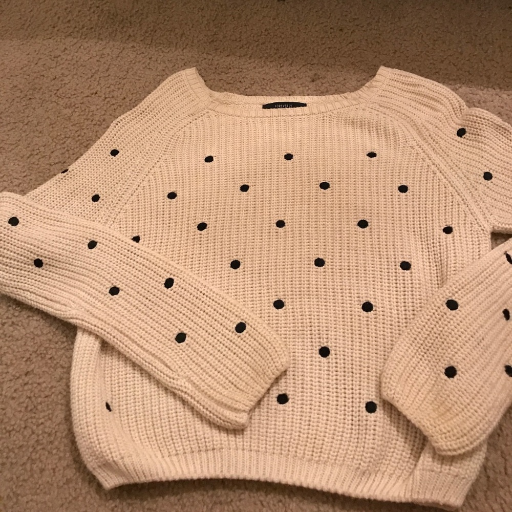 Polka dot crew neck