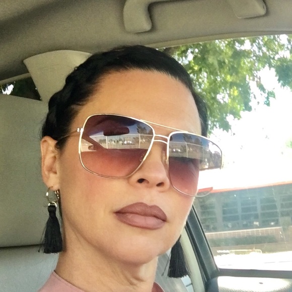 Meet your Posher, Esmi - Picture 1 of 1