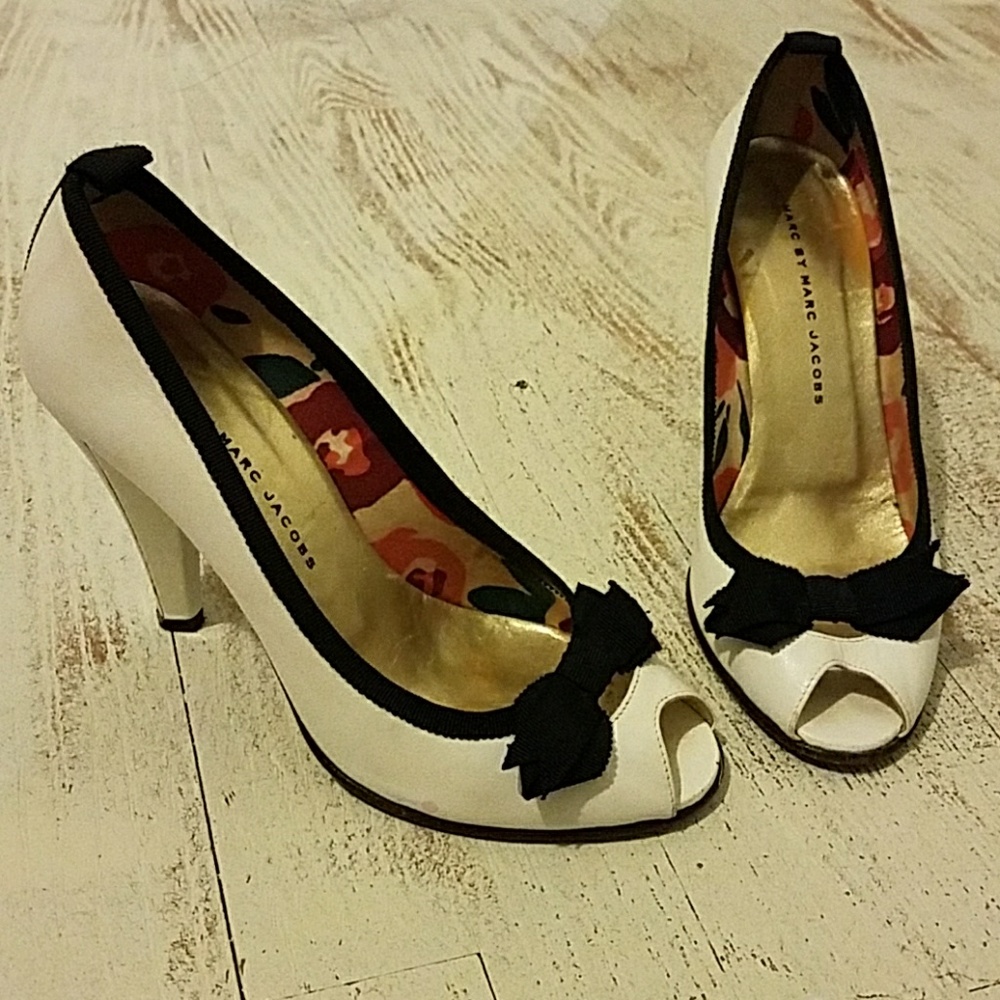 Marc by Marc Jacobs white leather heels