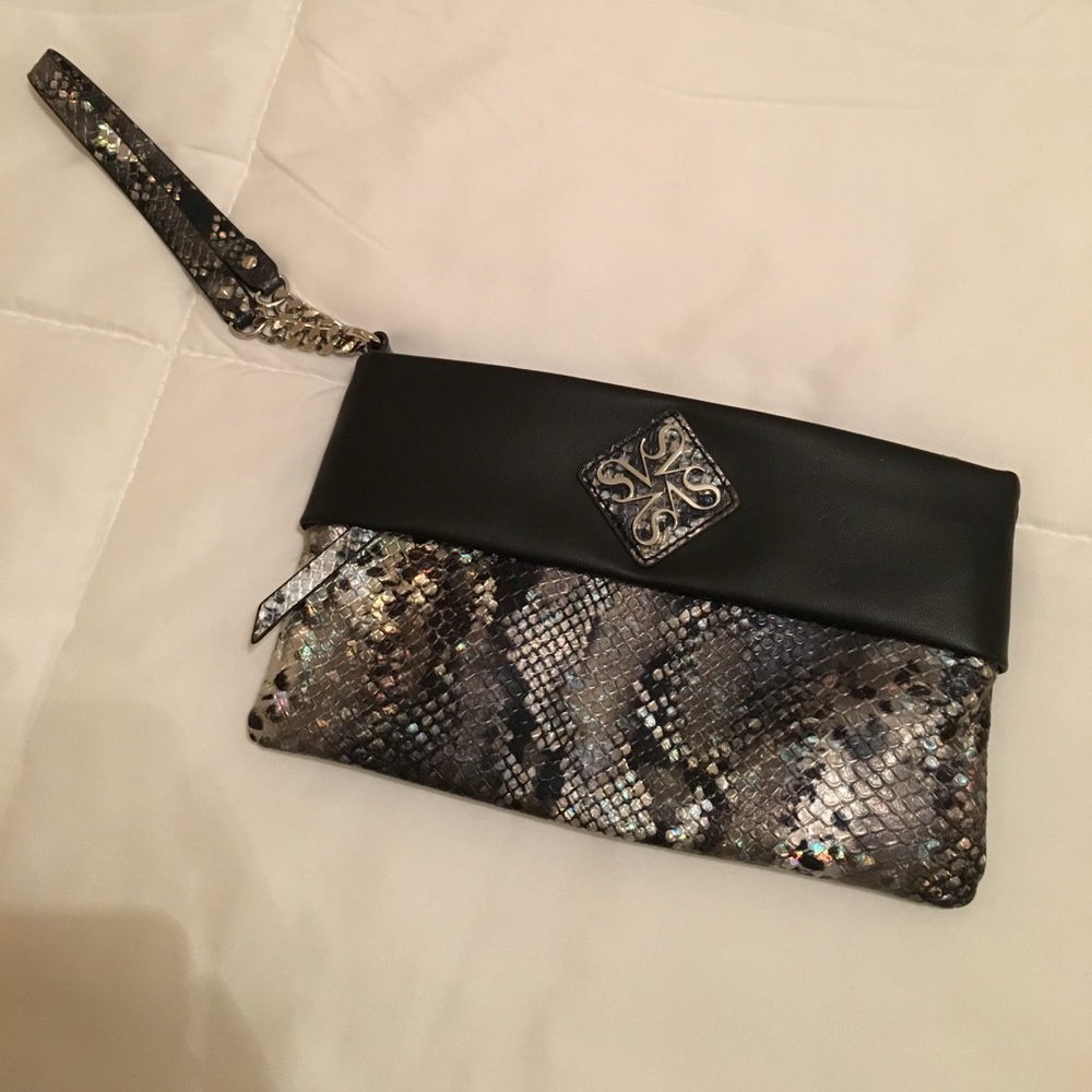 Vera Wang wristlet clutch purse