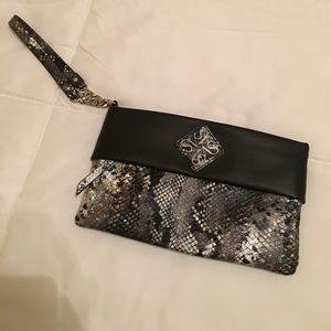 Vera Wang wristlet clutch purse
