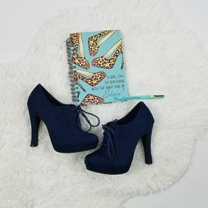 Fioni Blue ankle boot/shoe woman's size 7