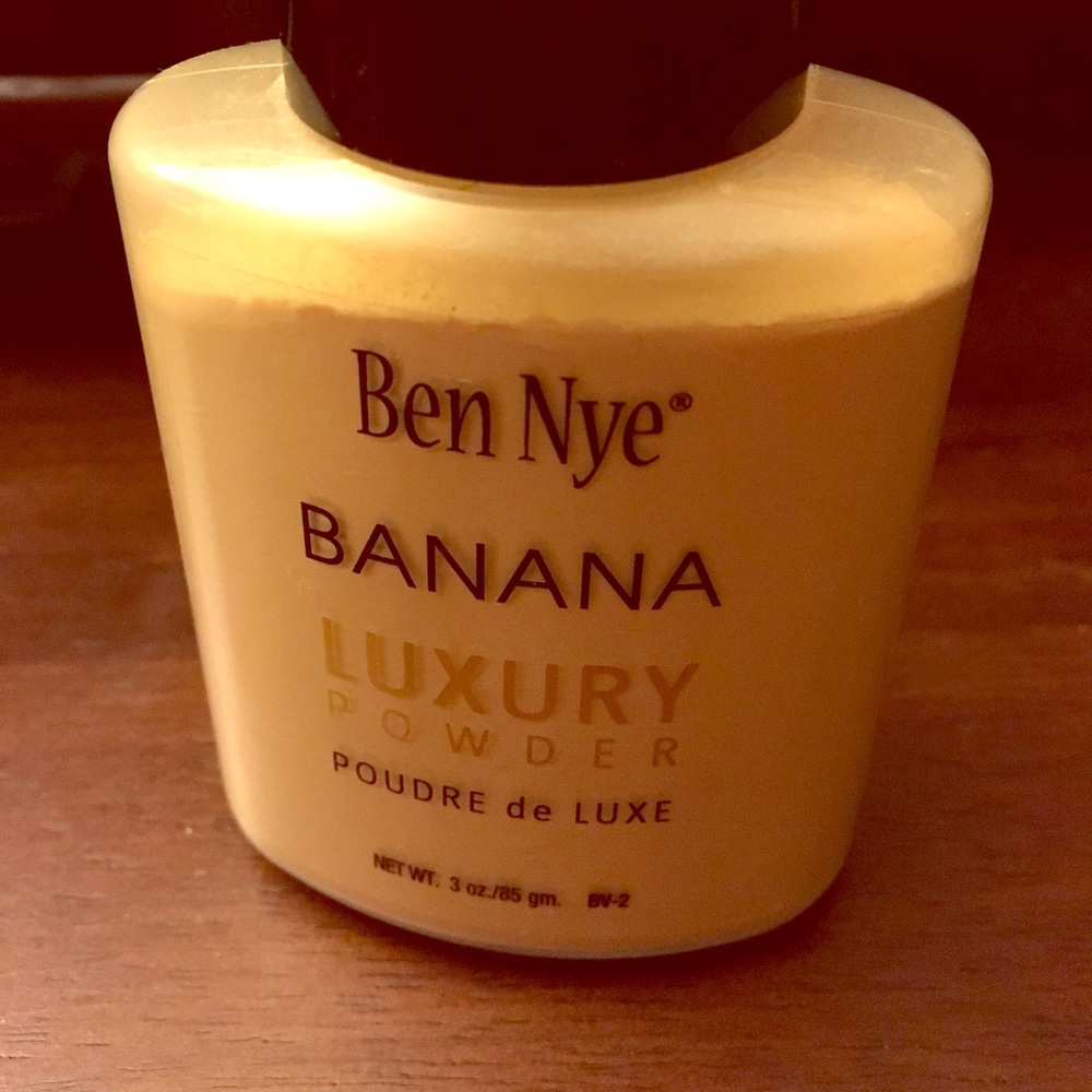Ben Nye BANANA Luxury Powder 3 oz