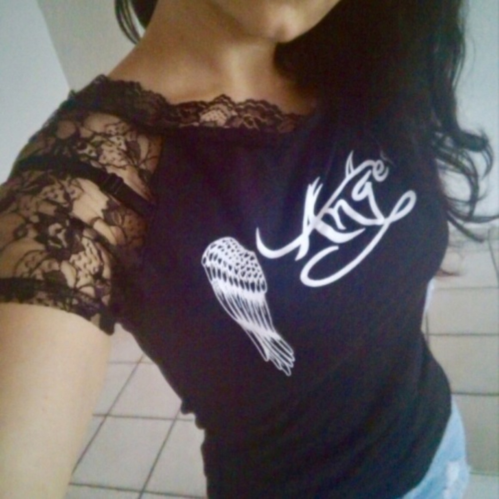 Angel Wings & Lace Sexy Black T + Free Gift 🎁 - Picture 2 of 5