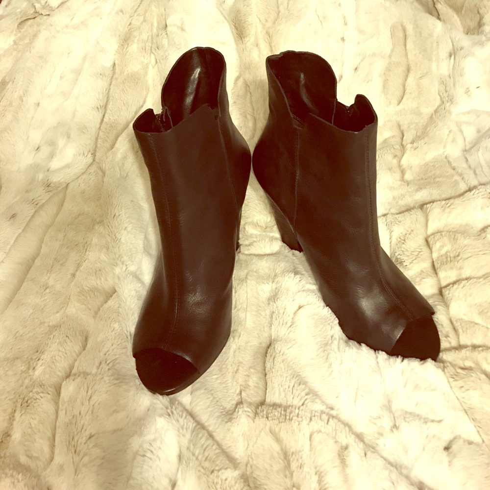 Guess black leather peep toe booties