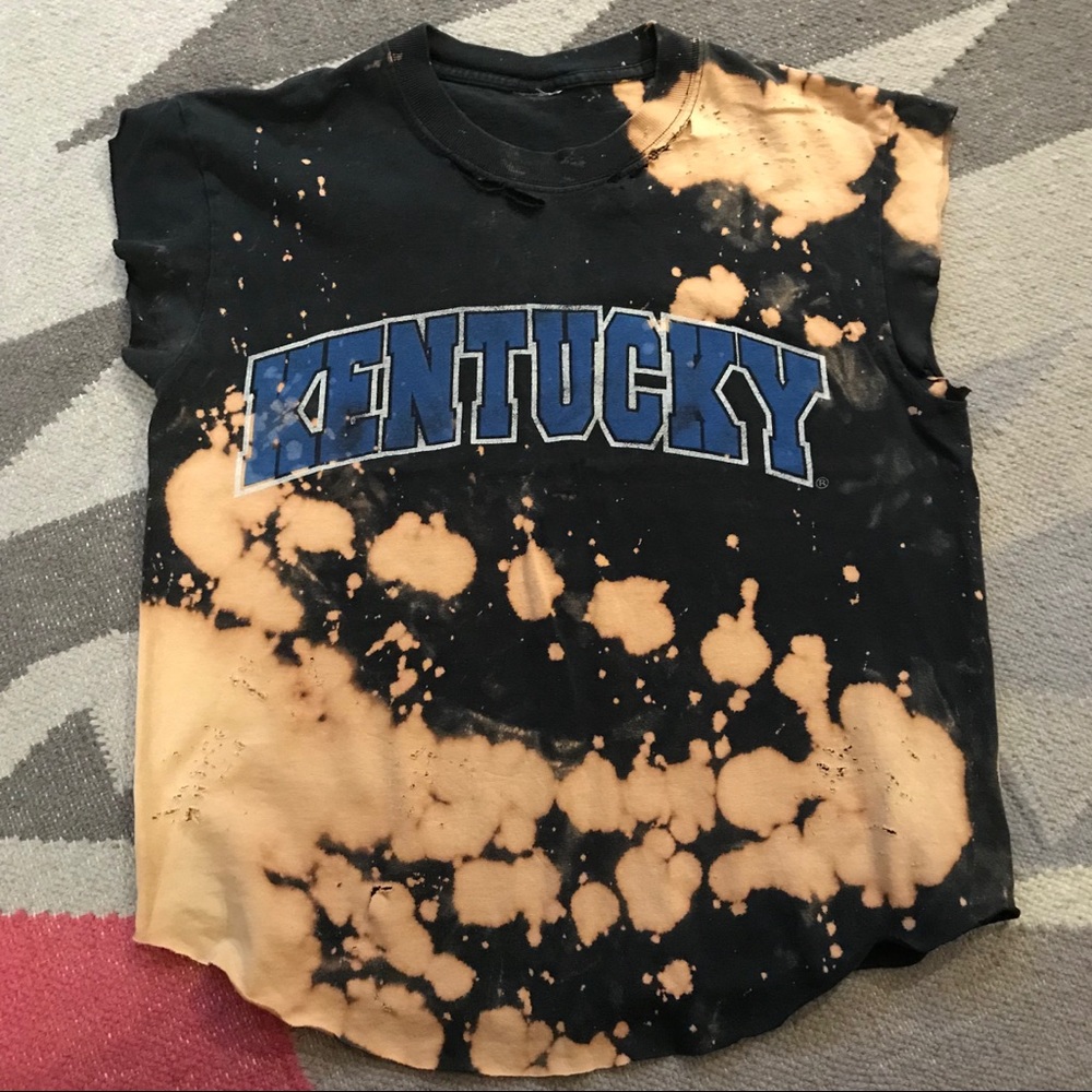 University of Kentucky distressed T-shirt