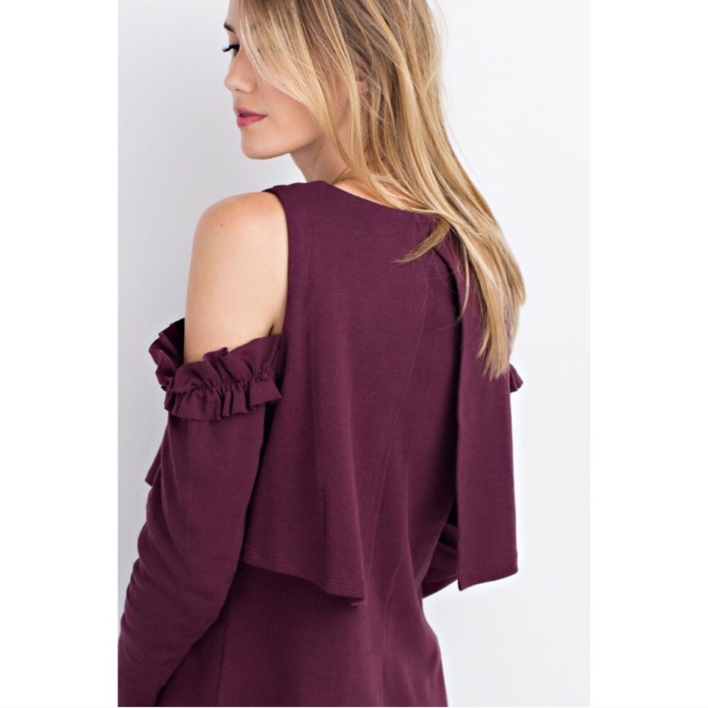 Last 1! šPlum Ruffle Cold Shoulder Top - Picture 2 of 3