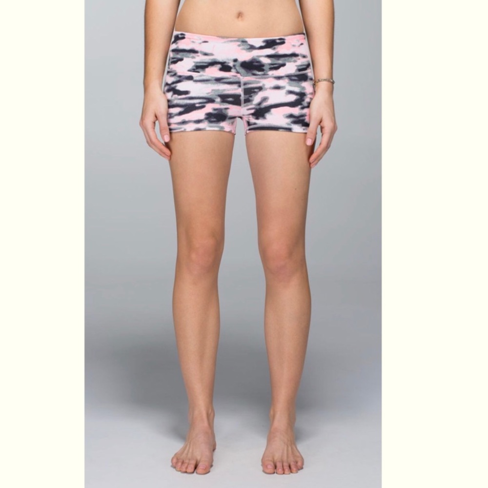 Lululemon Boogie Short Wamo Camo Barely Pink