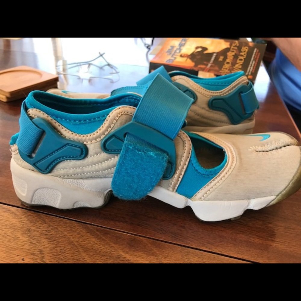 NIKE Air Rift athleisure shoe! Sz 7.5! Rare colors