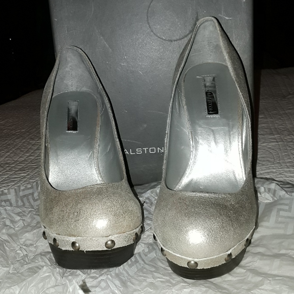 H by Halston 5 in silver studded heels