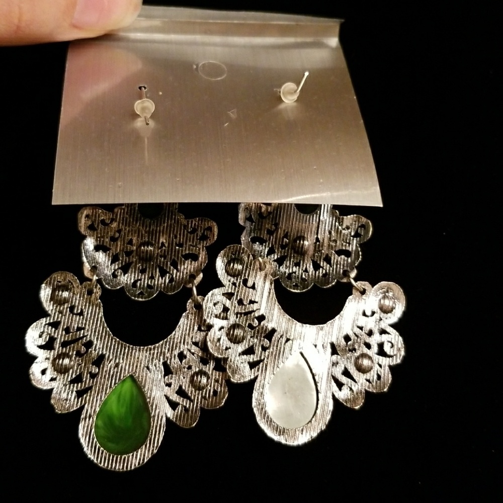 NWT Fashion Earrings - Picture 3 of 3