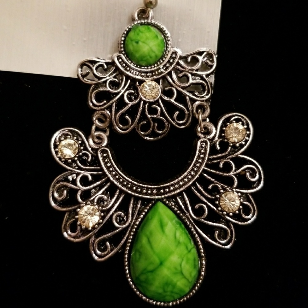 NWT Fashion Earrings - Picture 2 of 3