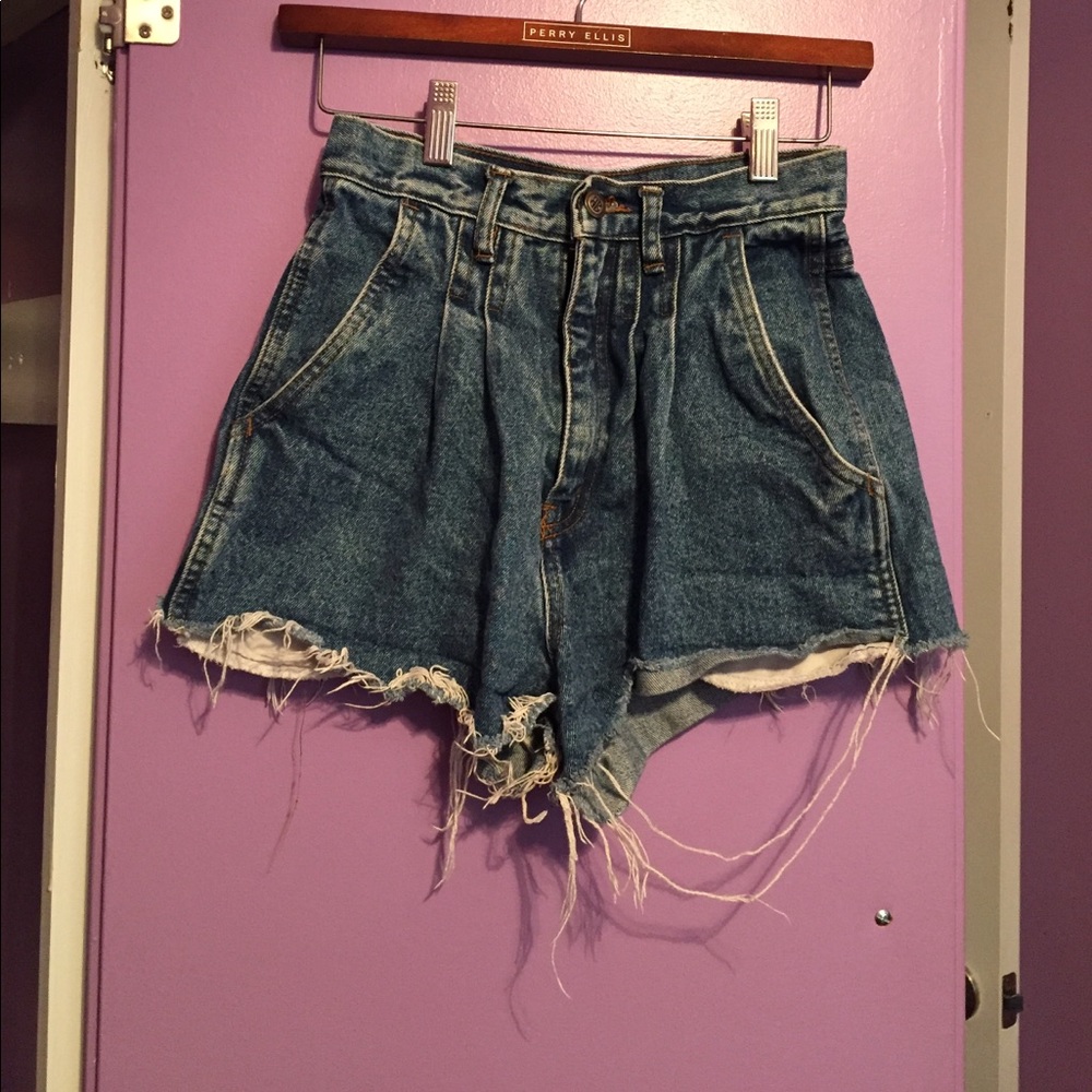 HIGH WAISTED SHORTS !