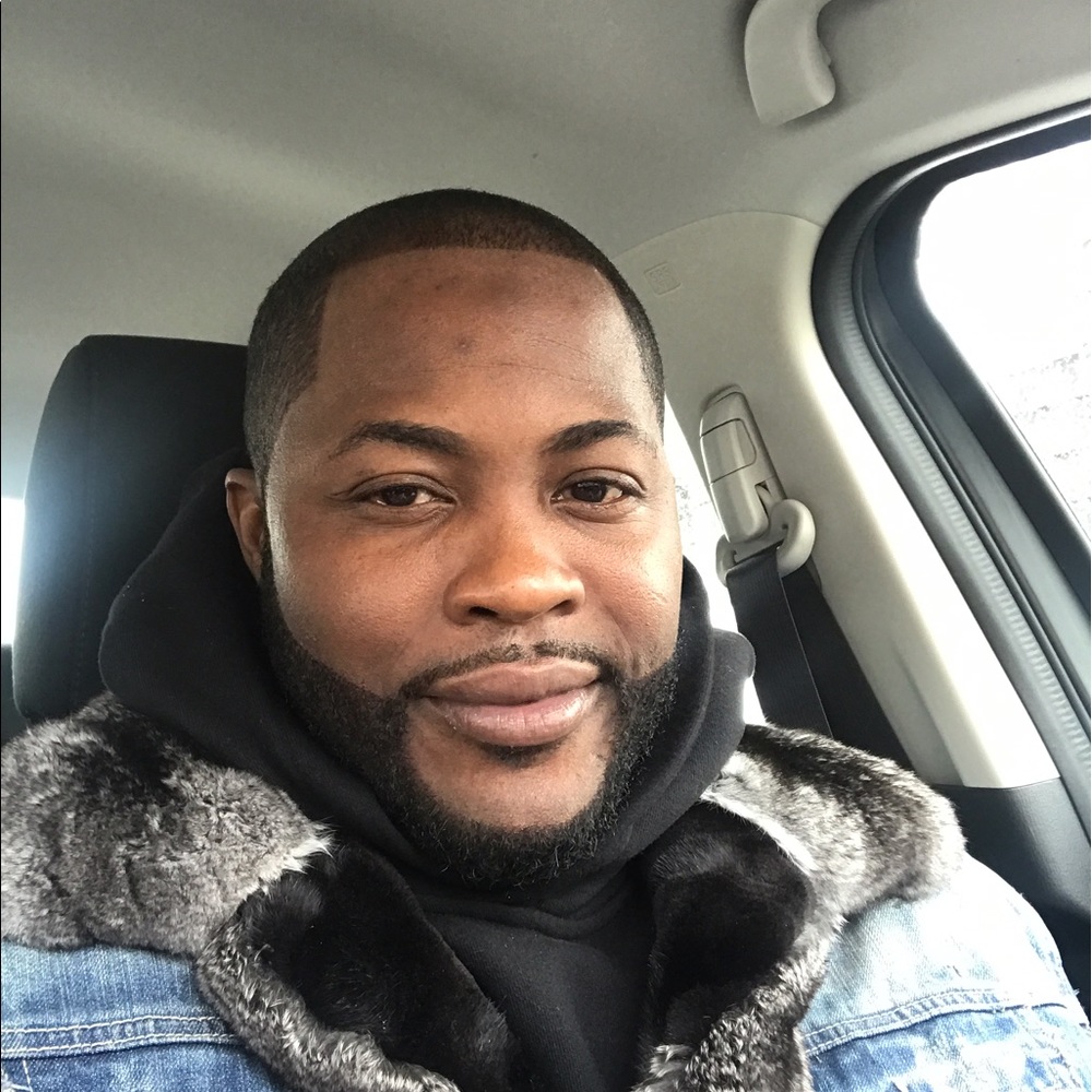 Meet your Posher, Derrick