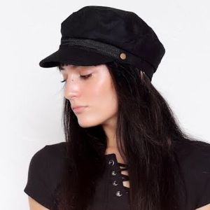 Black fiddler cap