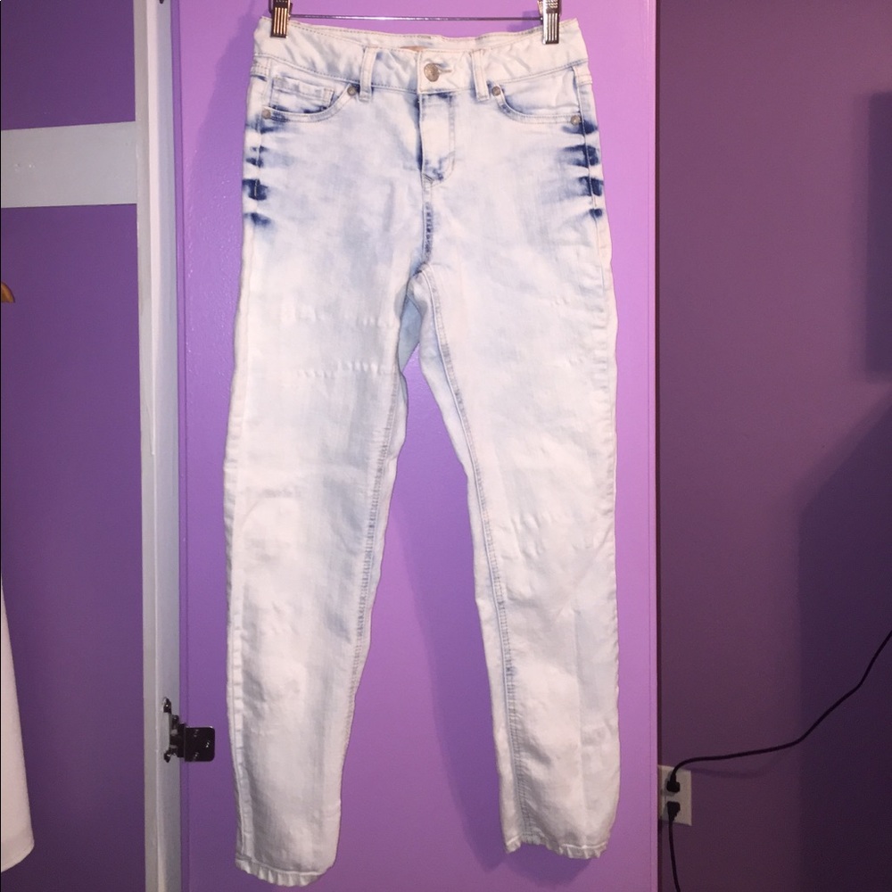High waisted jeans !