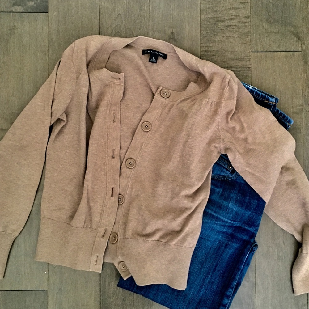 ❎SOLD❎BR tan cardigan, simple classic style