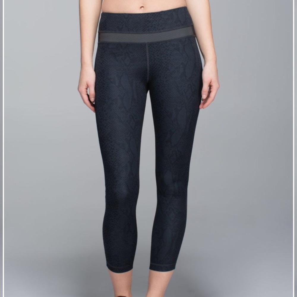 NWT Lululemon Light Speed Tight 4 Reflective