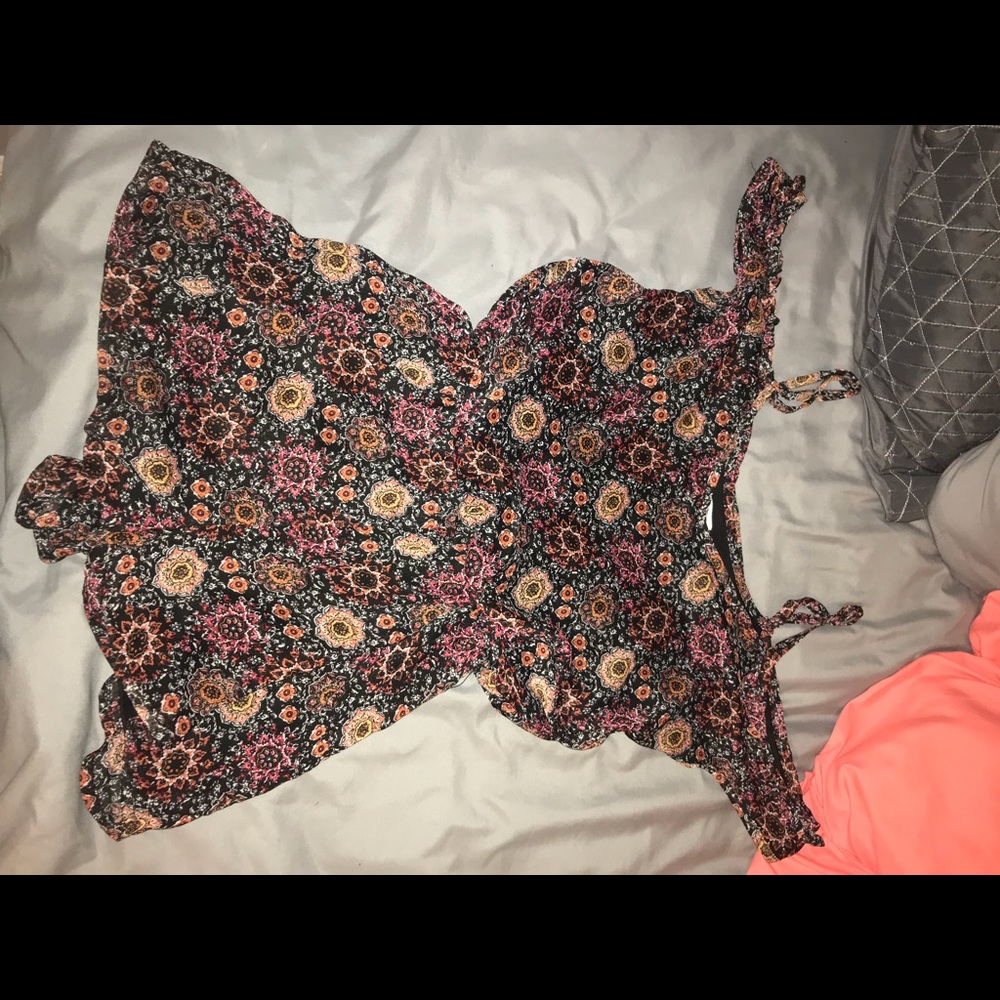Floral print cold shoulder romper!